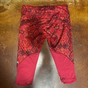 LULULEMON! Bright red leggings - cropped, Size: 8